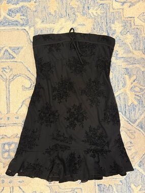 Windsor Black Floral Dress for Sale up to 90% Off: Poshmark Windsor Black Floral Dress for Sale up to 90% Off: Poshmark